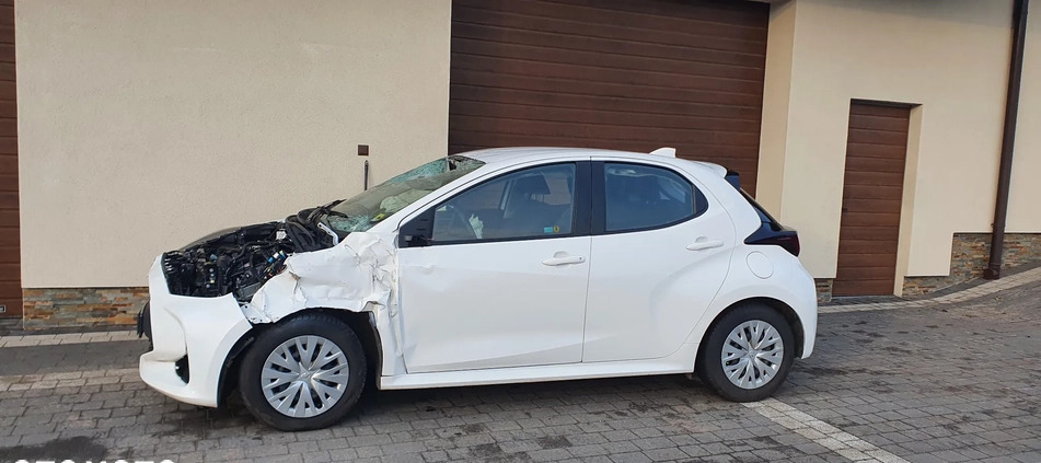 Toyota Yaris cena 30500 przebieg: 110000, rok produkcji 2021 z Czeladź małe 92